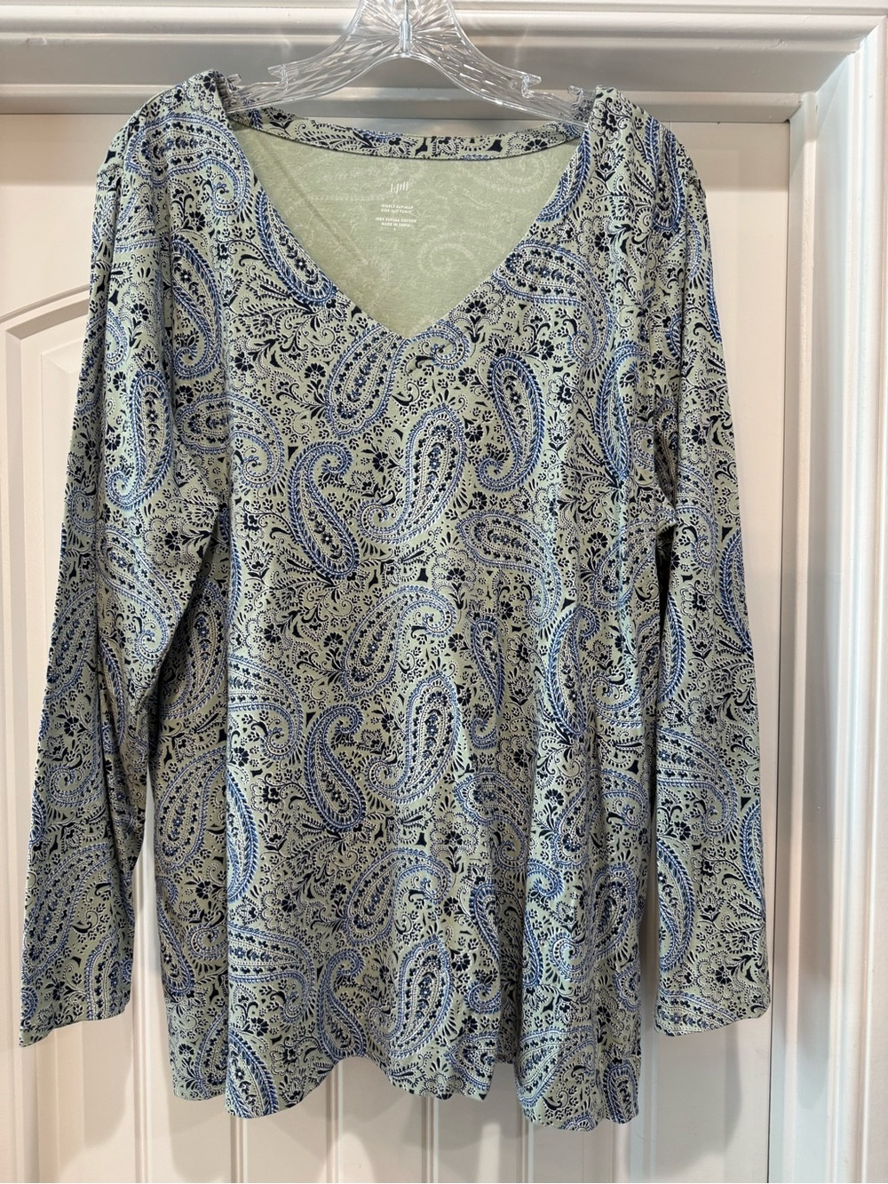 Like New w/o tag. J.JILL 100% Supima Cotton V-Neck Long Sleeve Paisley Print Top
